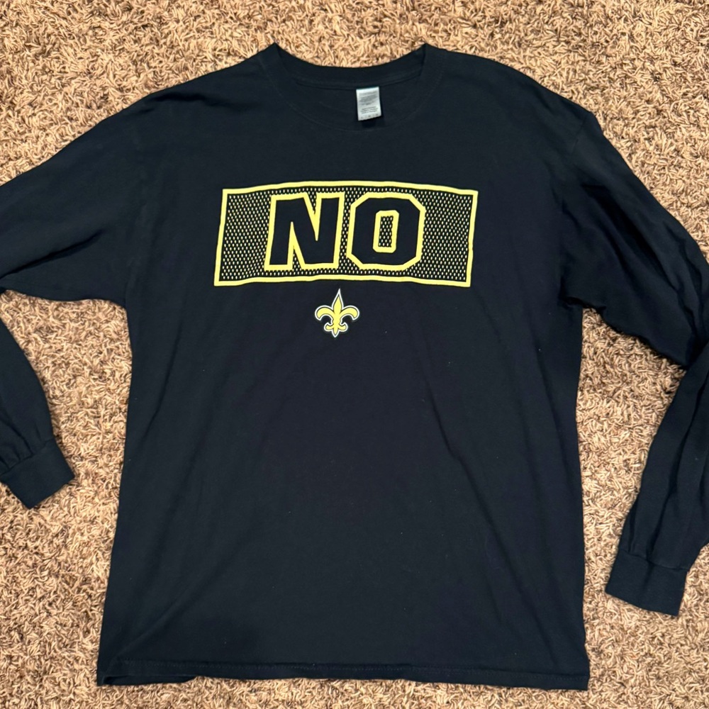 Mens size Large • New Orleans Saints long sleeve T-Shirt